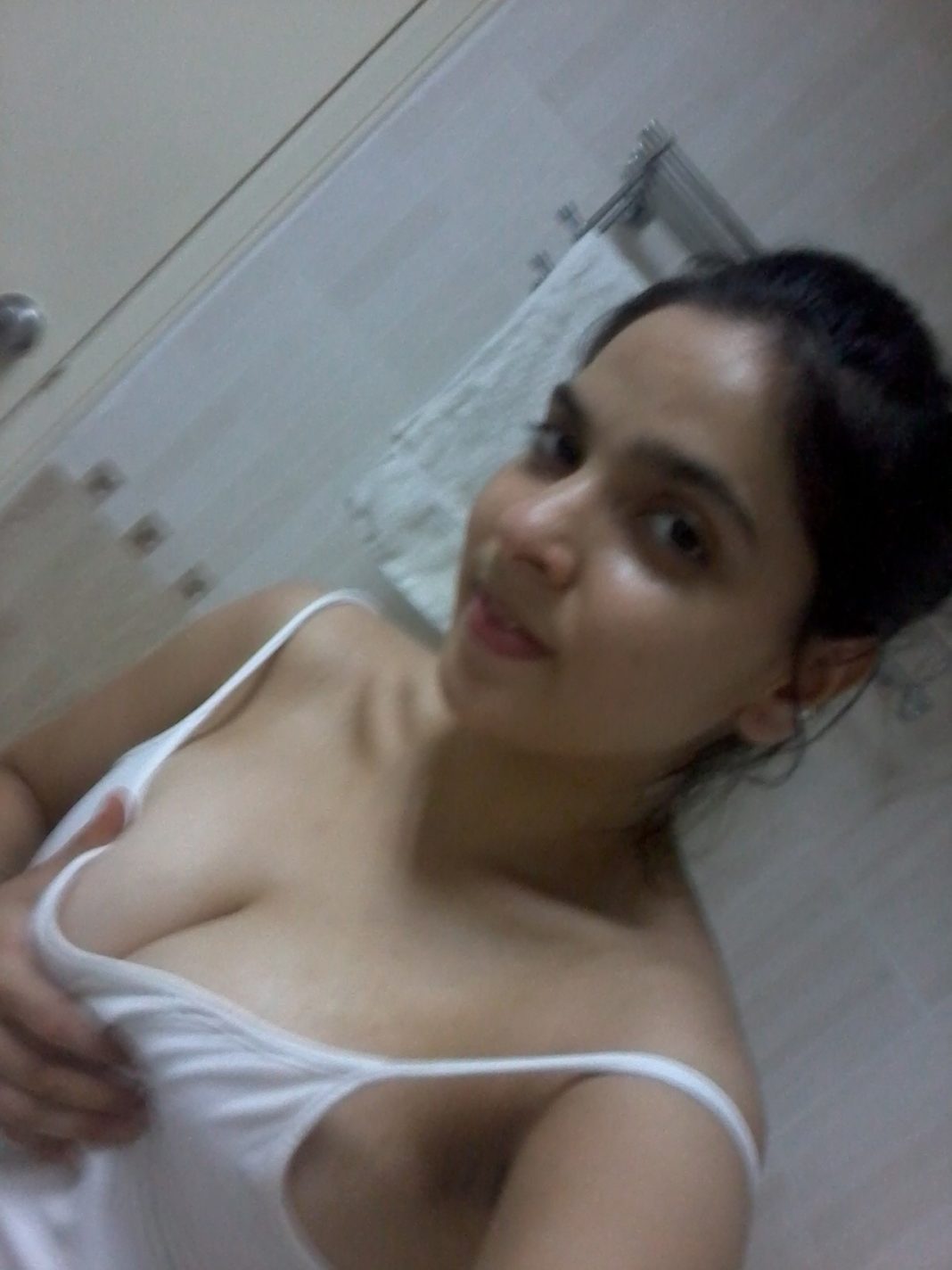 Cute Jaipur Exgf Clicking Nude Topless Boobs Selfies In Bathroom