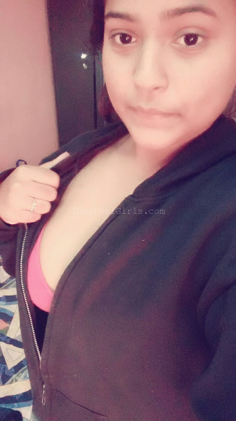 Delhi School Girl Xxx - Delhi school girl showing big booby cleavage in pink bra 2018 xxx ...