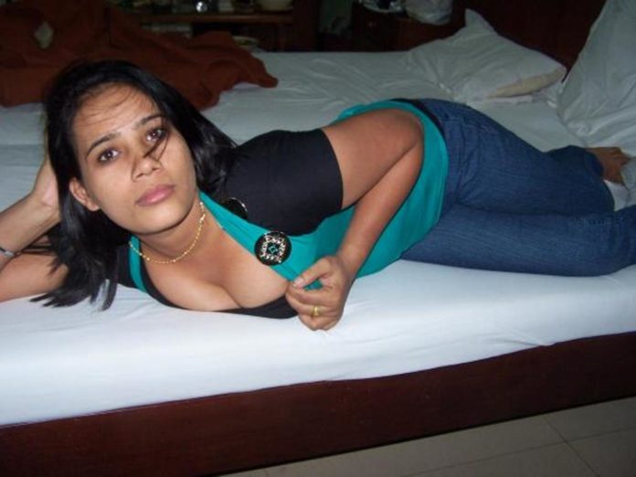 Having Fun With My Dehradun Girlfriend Neetu In Delhi OYO Room