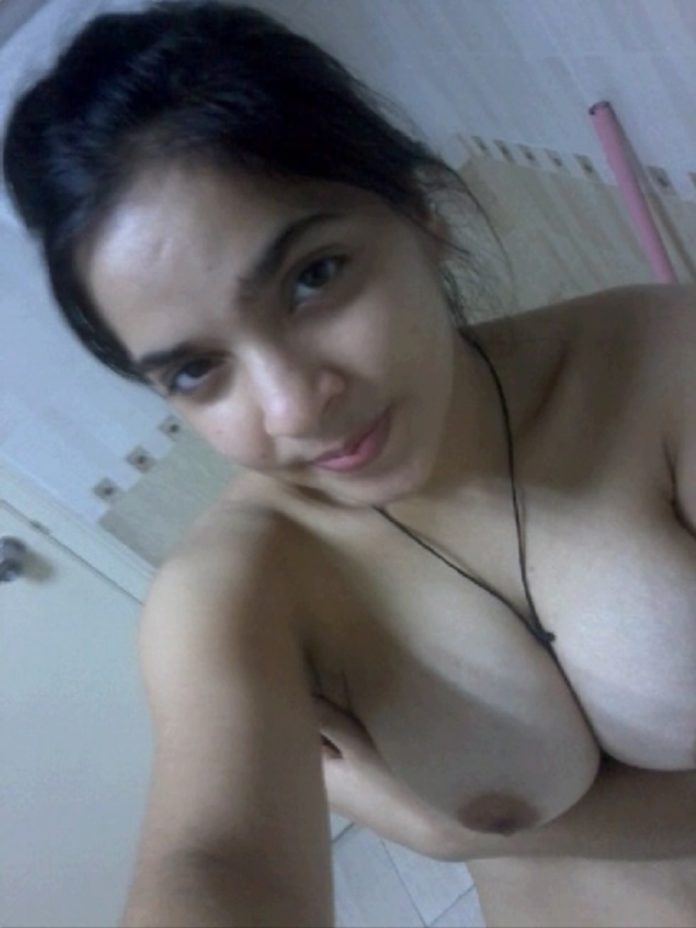 Cute Jaipur Exgf Clicking Nude Topless Boobs Se